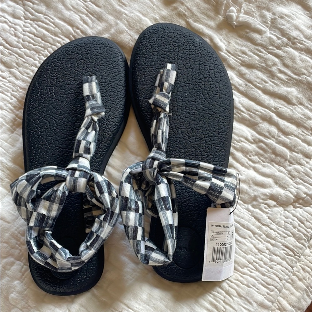 Sanuk Women's Yoga Sling Ella Prints Sandals. NWT. Size 6.